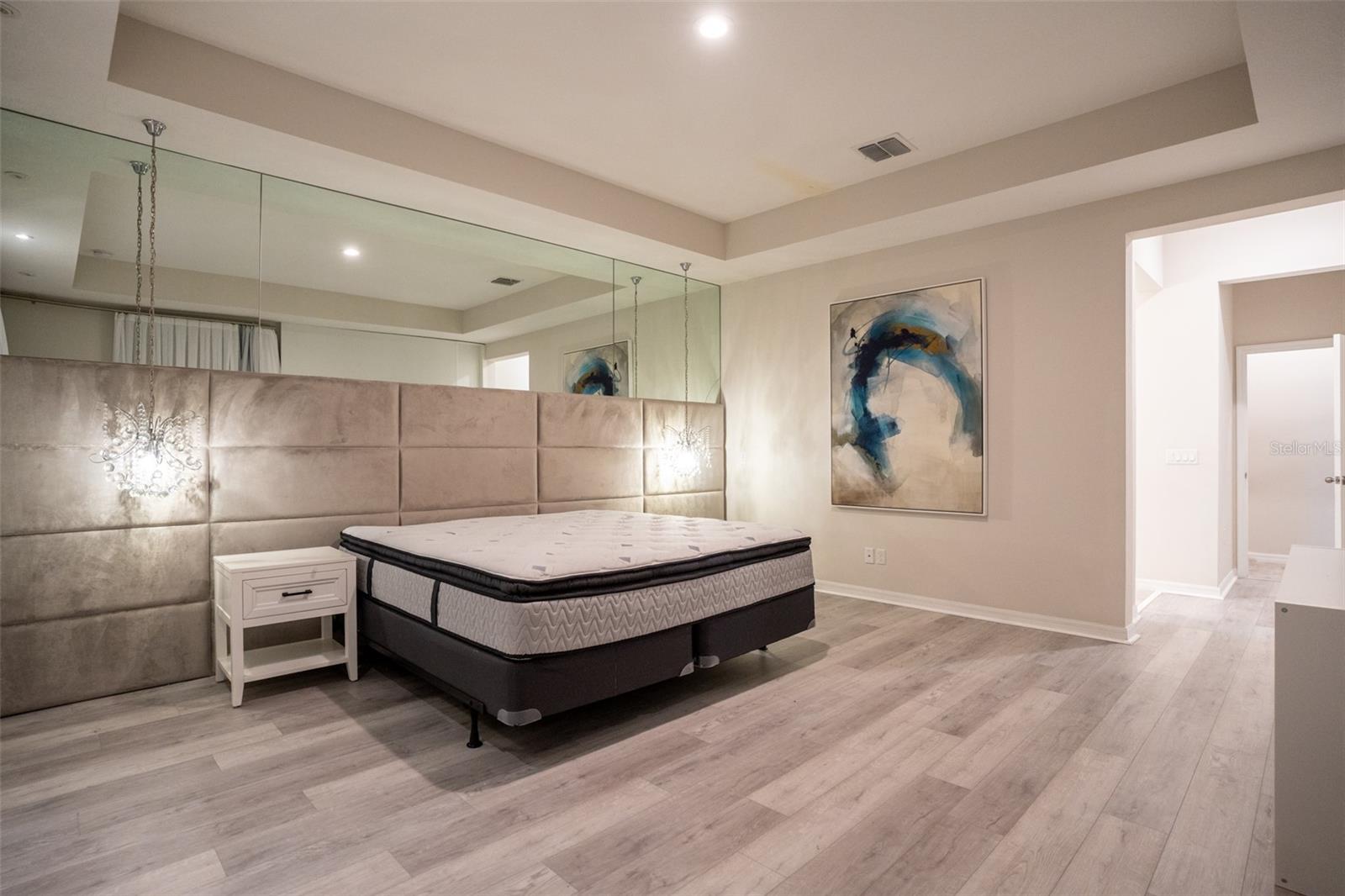 O6428391 Property Photo 16