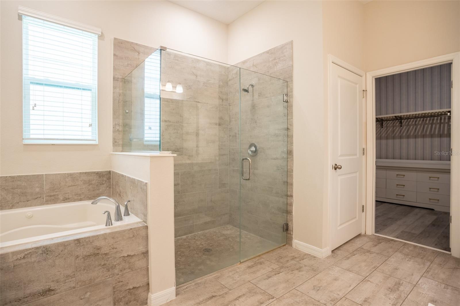O6428391 Property Photo 18