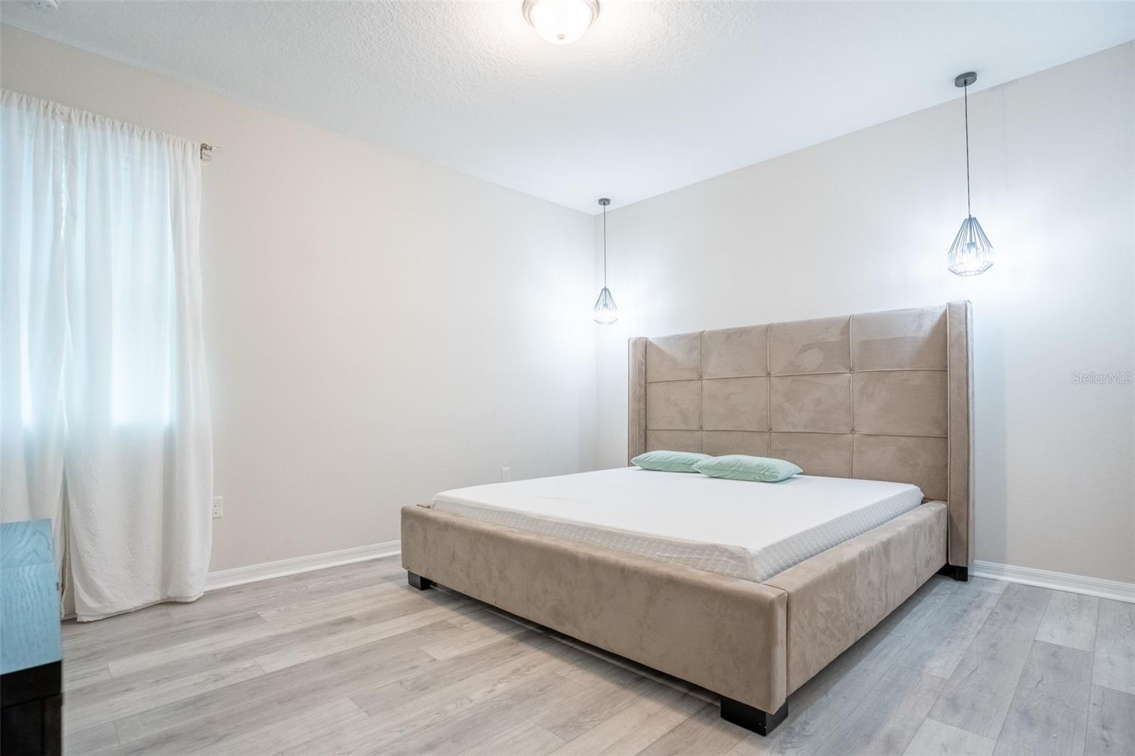 O6428391 Property Photo 34