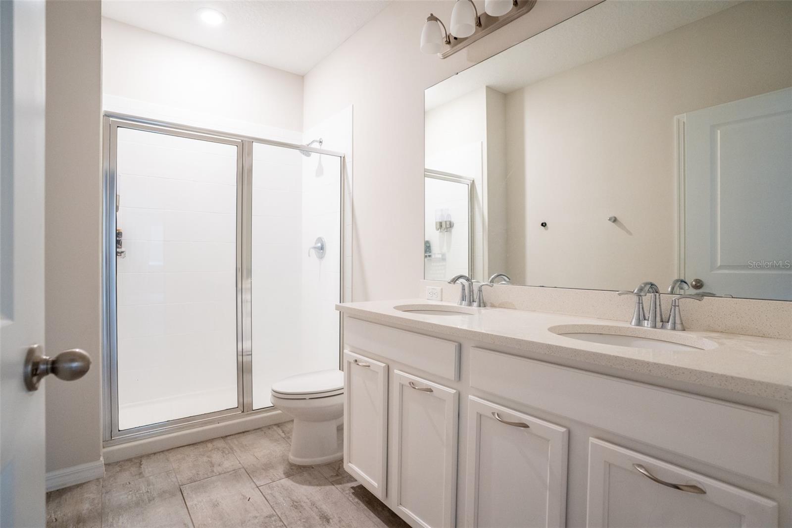 O6428391 Property Photo 35