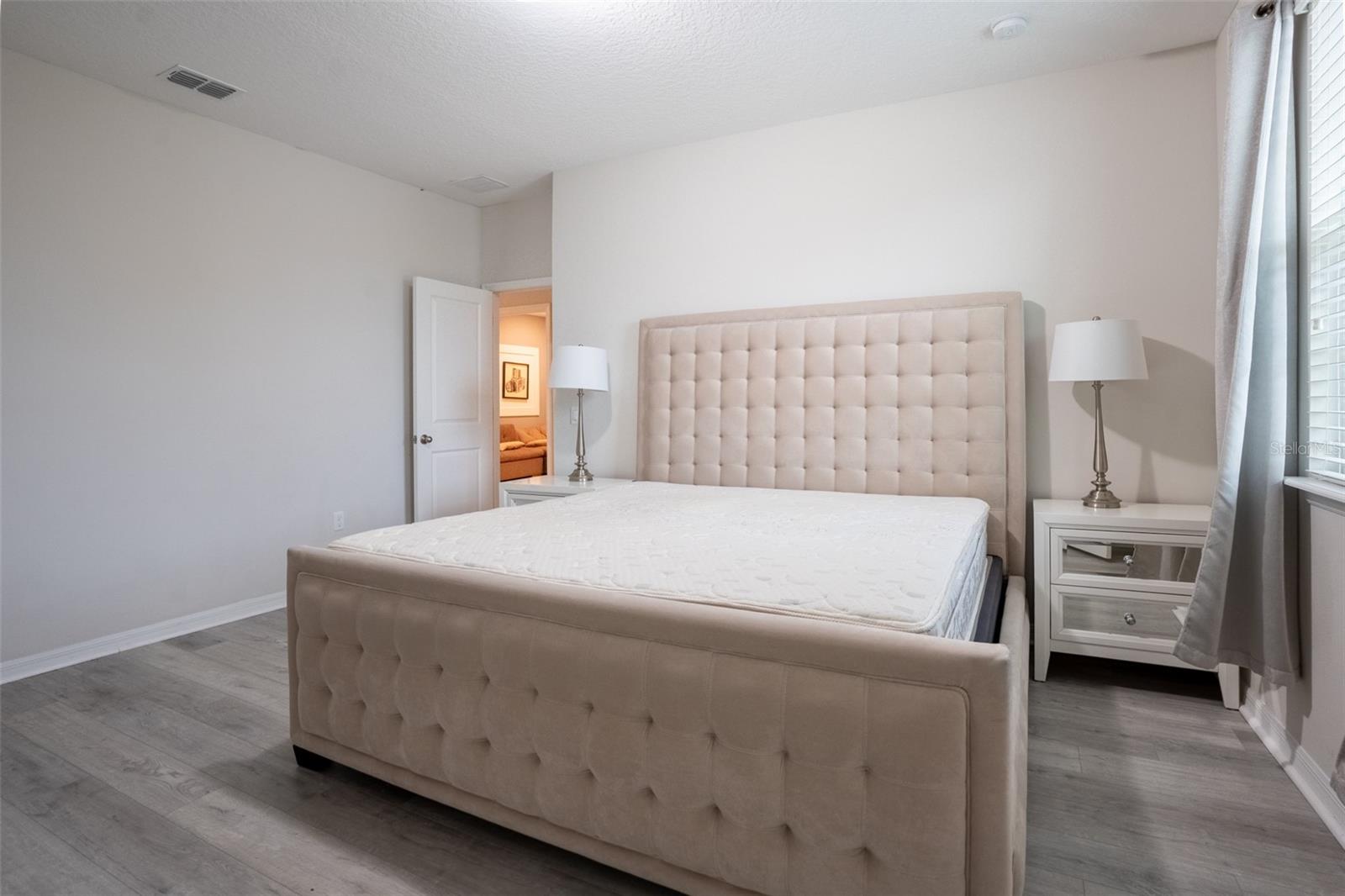 O6428391 Property Photo 36
