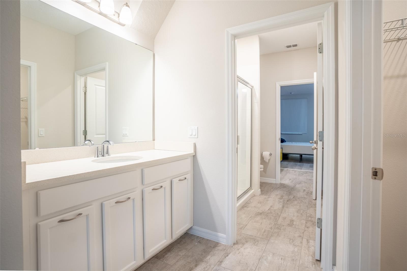 O6428391 Property Photo 39