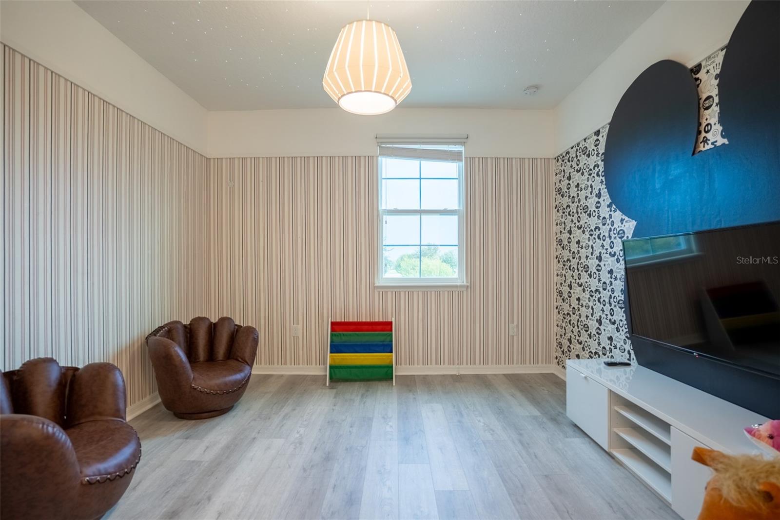 O6428391 Property Photo 40