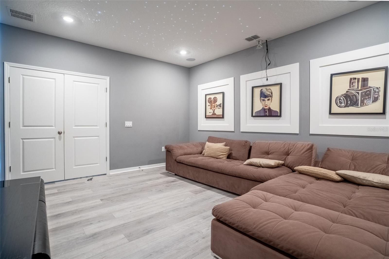 O6428391 Property Photo 43