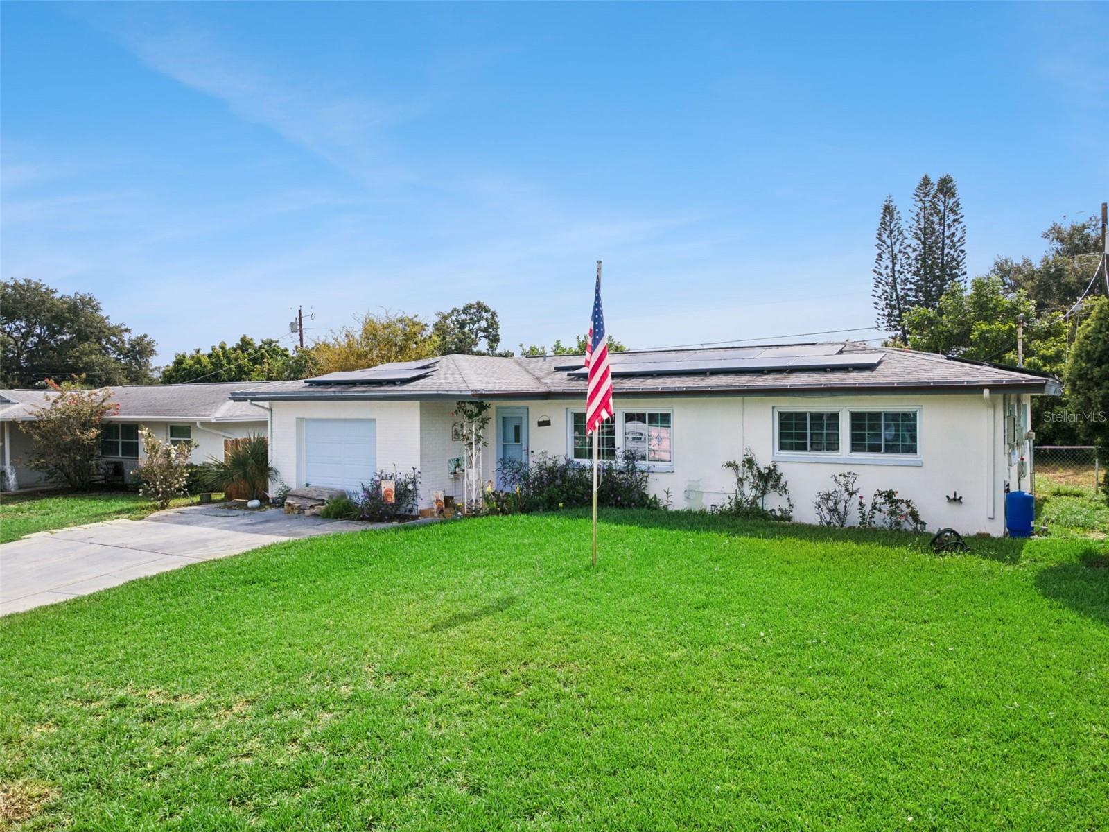 1247 S San Remo Ave Property Photo 2