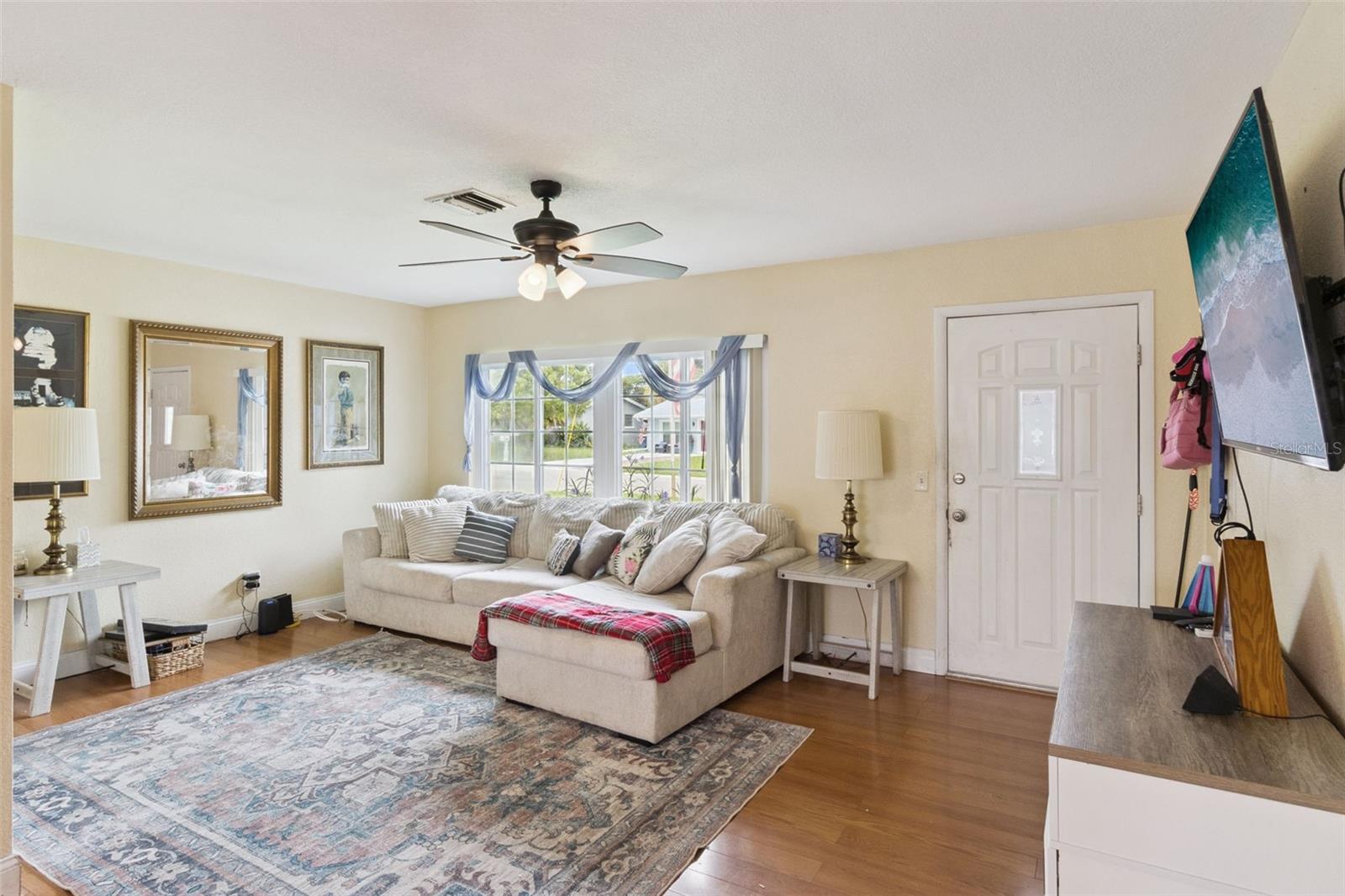 1247 S San Remo Ave Property Photo 3