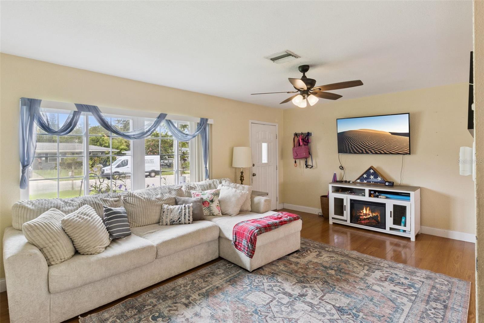 1247 S San Remo Ave Property Photo 4