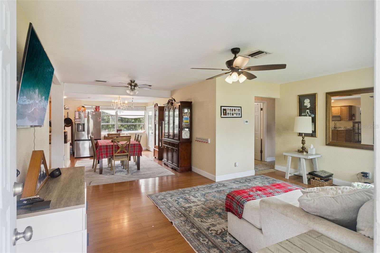 1247 S San Remo Ave Property Photo 5