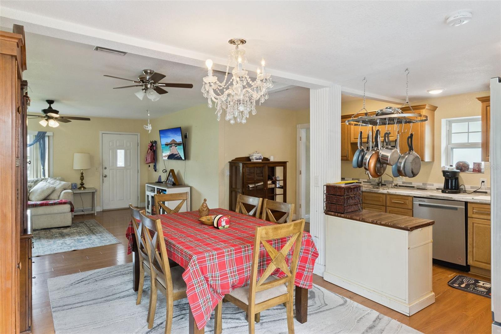 1247 S San Remo Ave Property Photo 12
