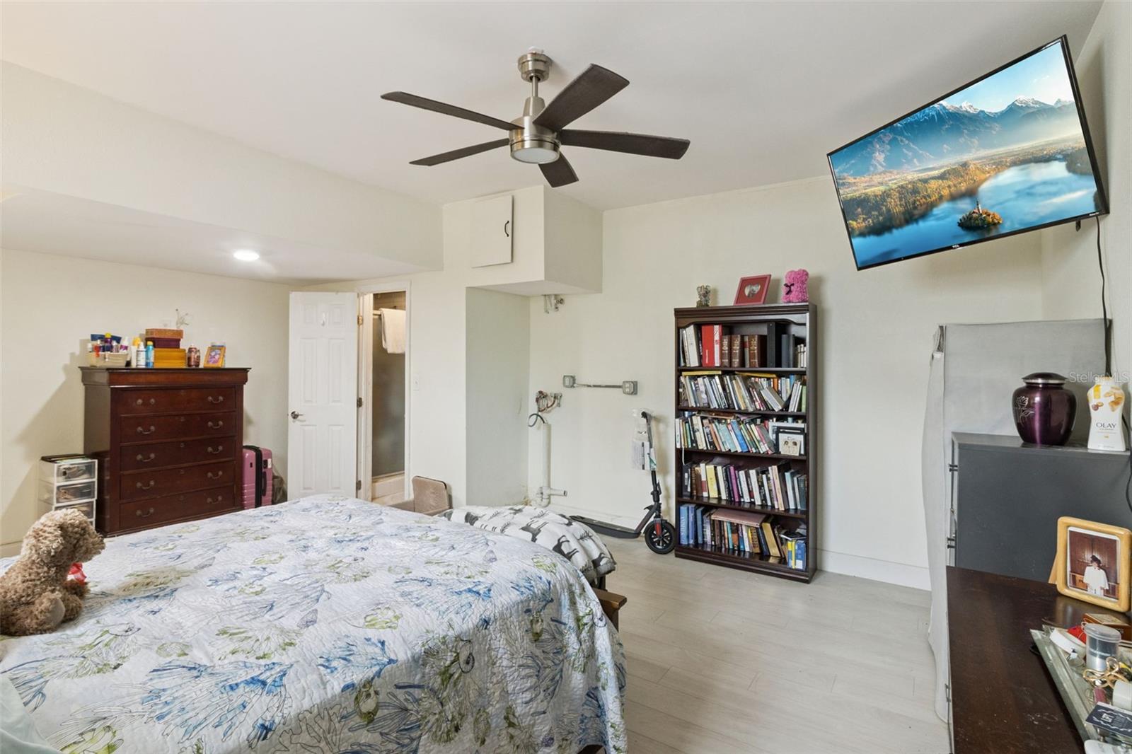 1247 S San Remo Ave Property Photo 14