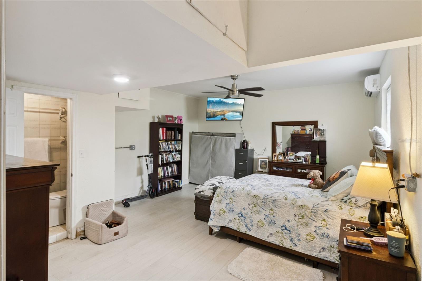 1247 S San Remo Ave Property Photo 16
