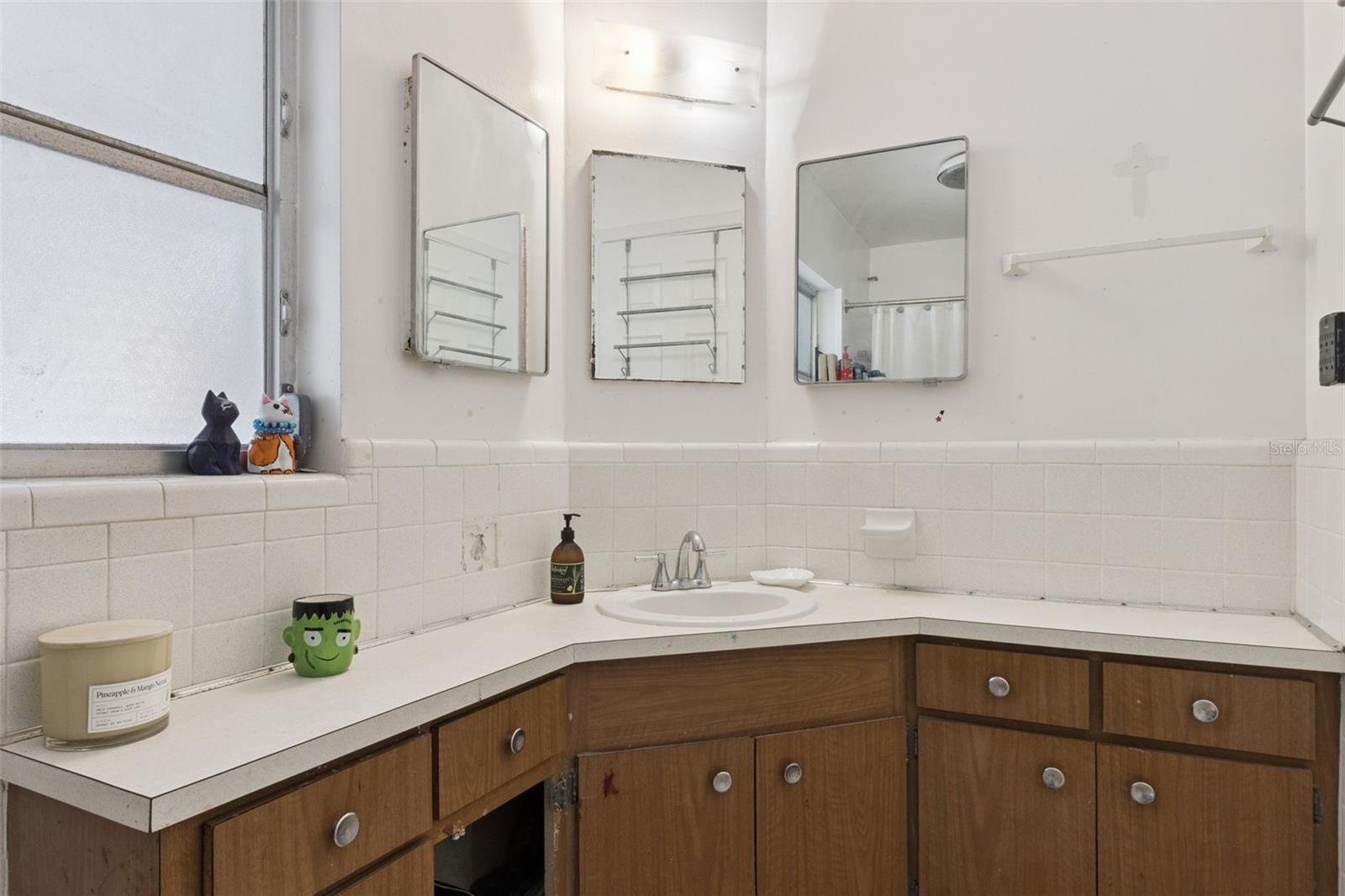 1247 S San Remo Ave Property Photo 21