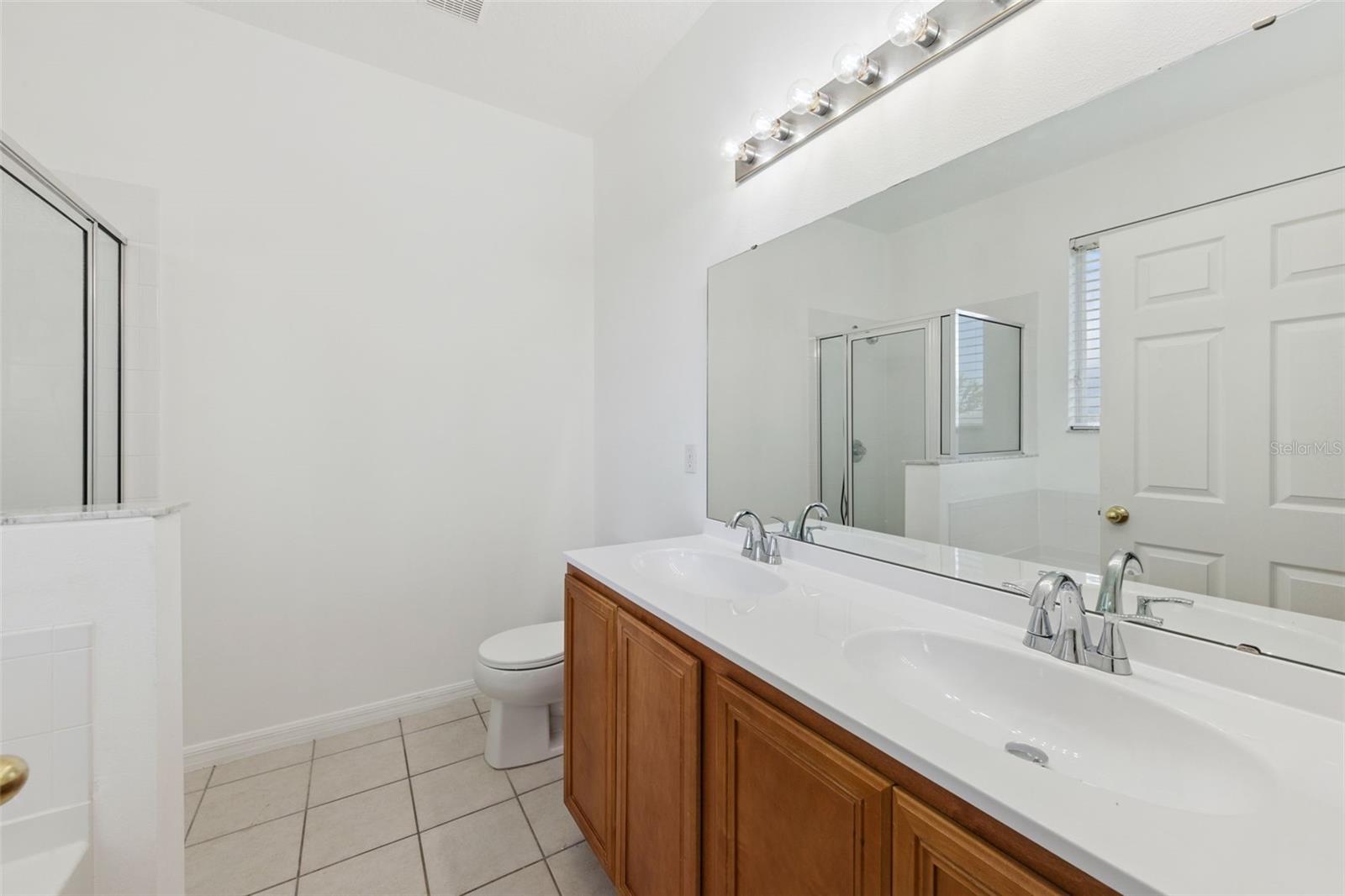 780 Lakeview Pointe Dr Property Photo 9
