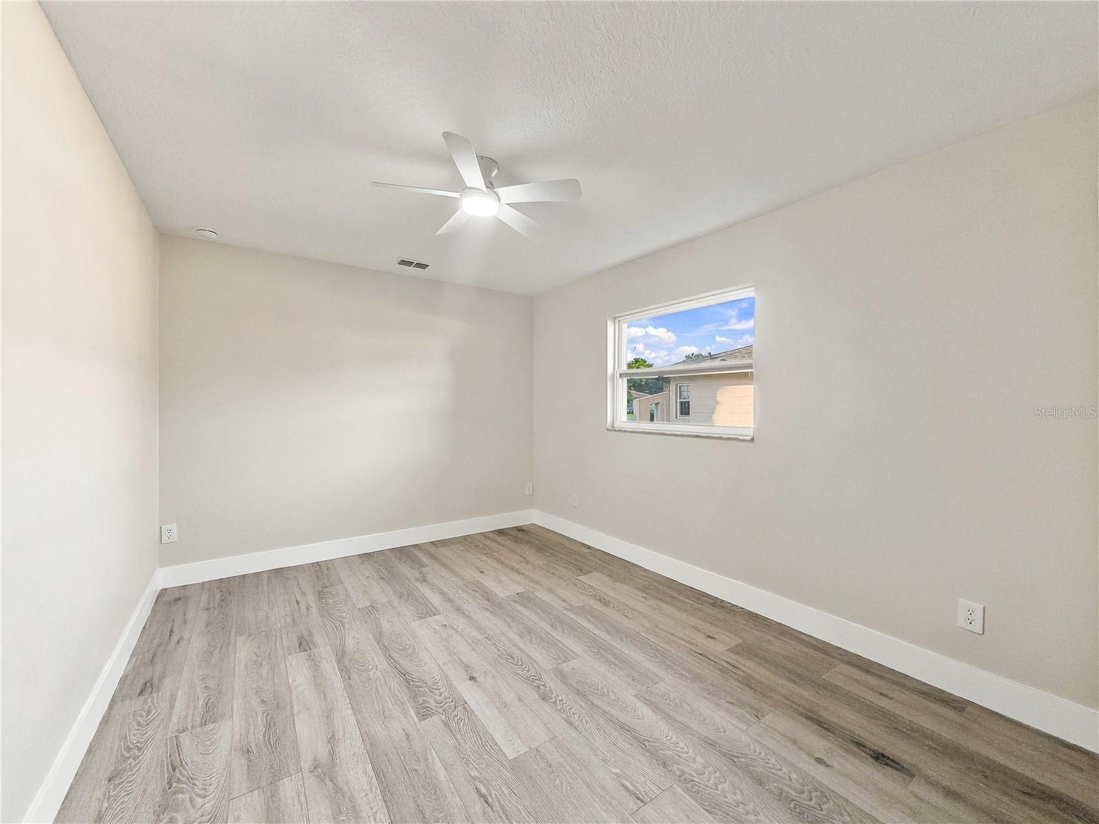 7015 Crestlake Dr Property Photo 20