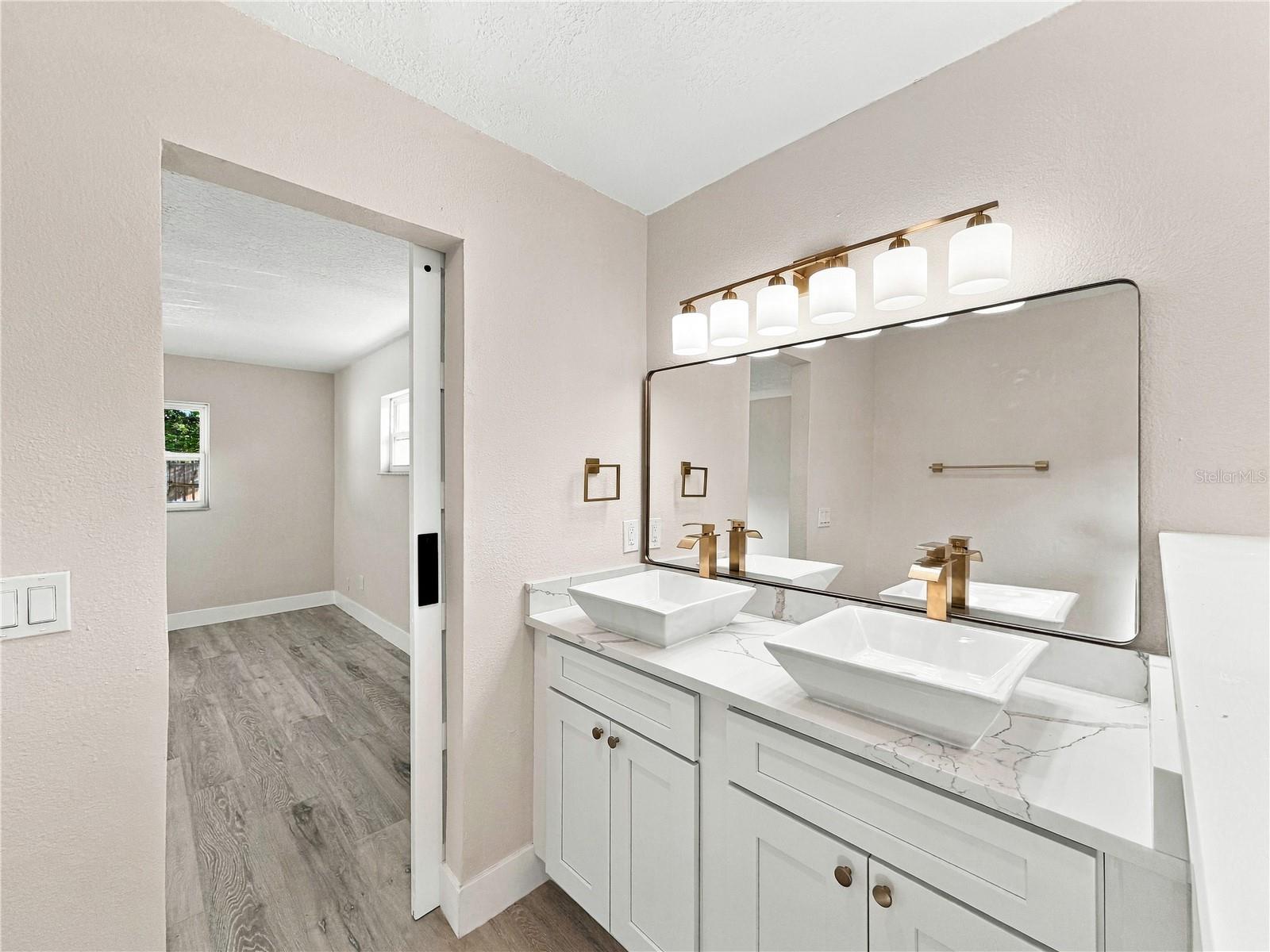 7015 Crestlake Dr Property Photo 24
