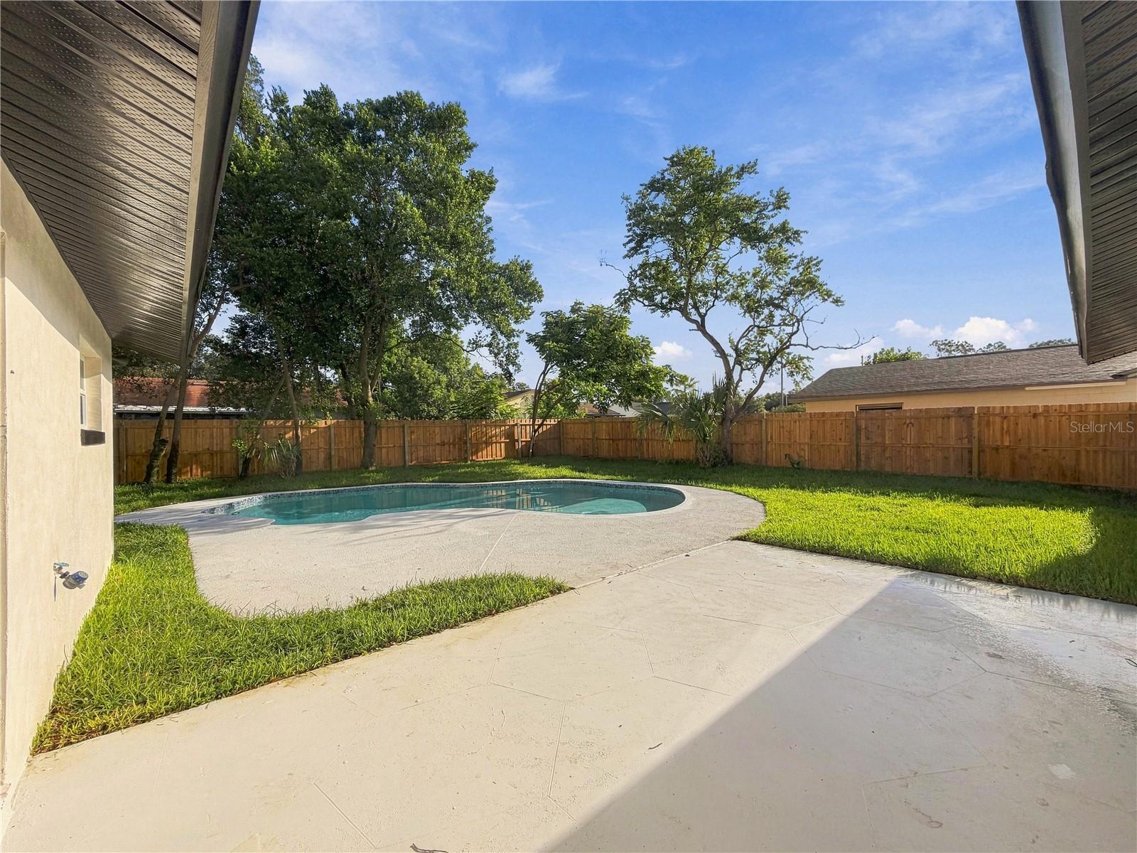 7015 Crestlake Dr Property Photo 25