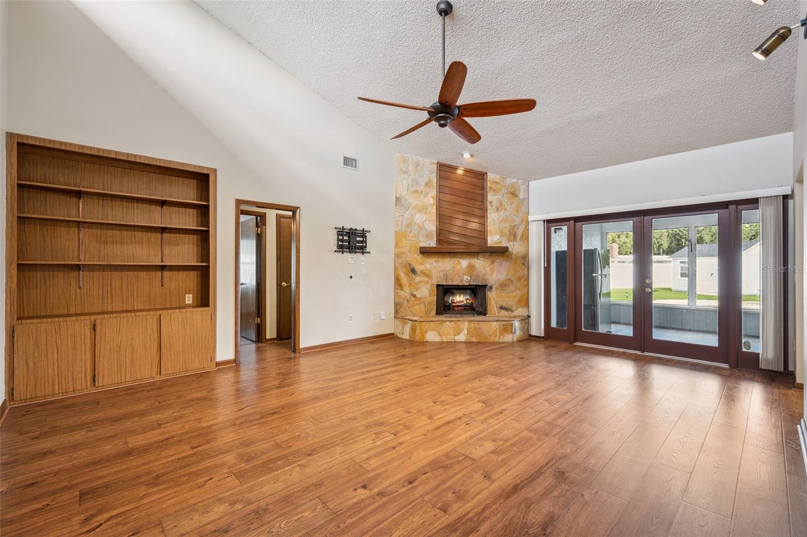 1010 Paladin Ct Property Photo 19