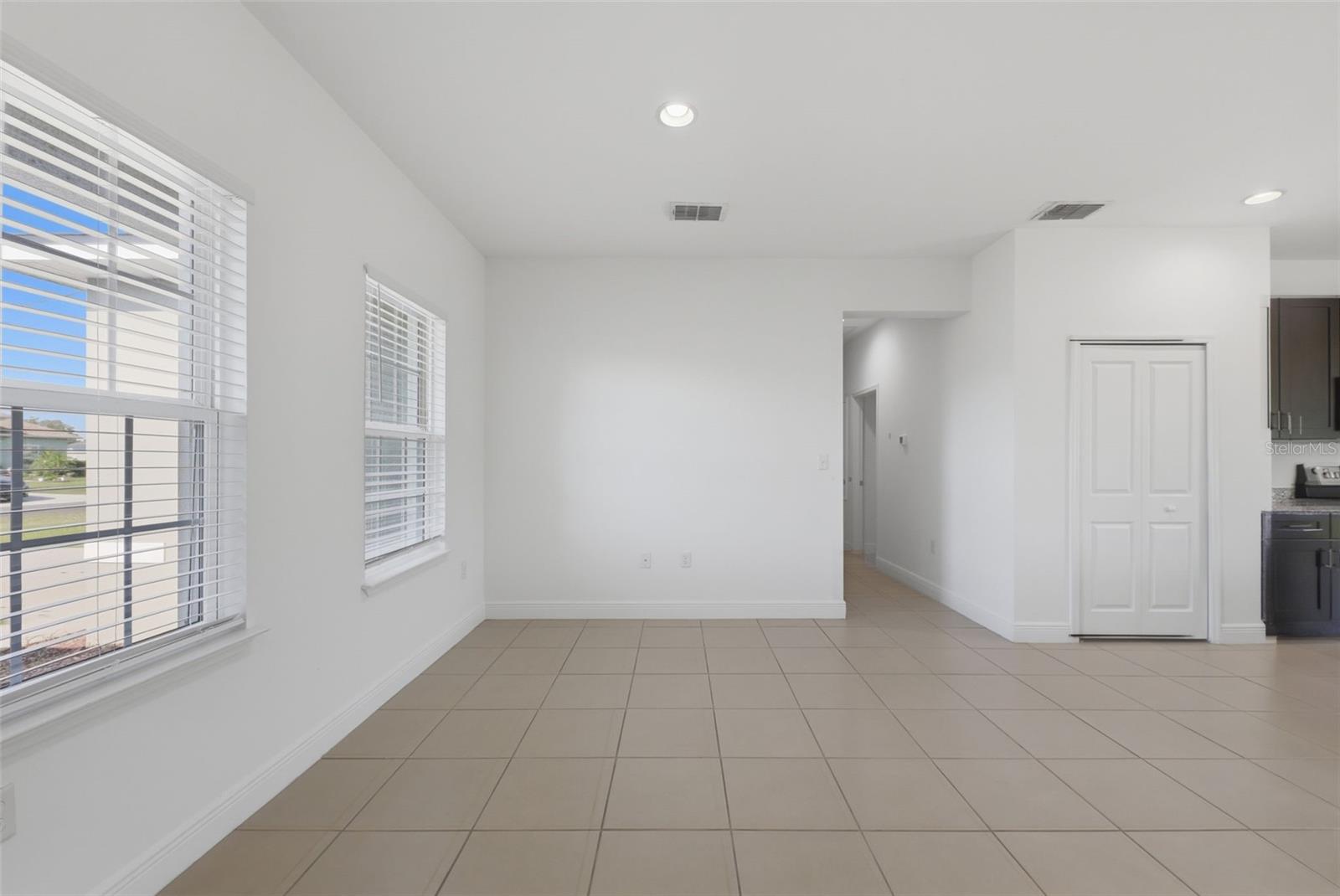 304 Begonia Ct Property Photo 5