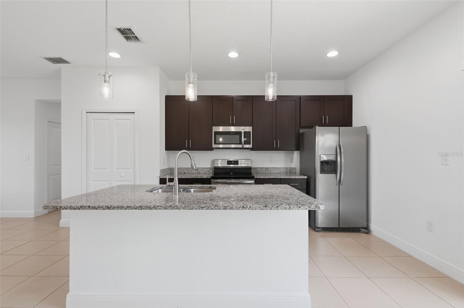 304 Begonia Ct Property Photo 9