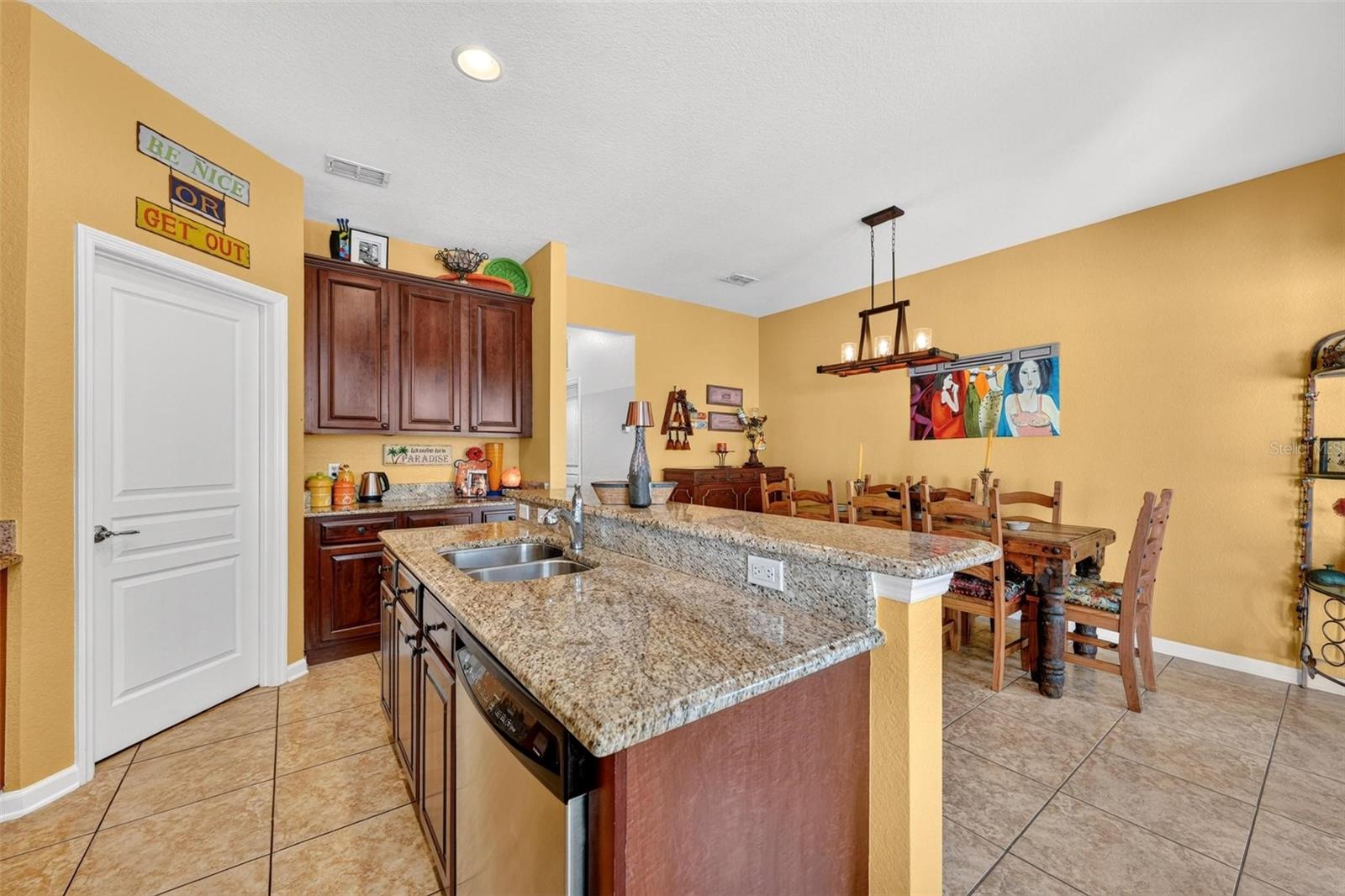 12914 Vennetta Way Property Photo 17