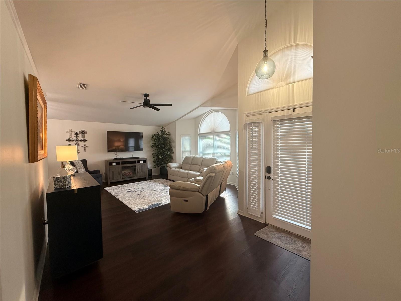 6060 Condor Dr Property Photo 2