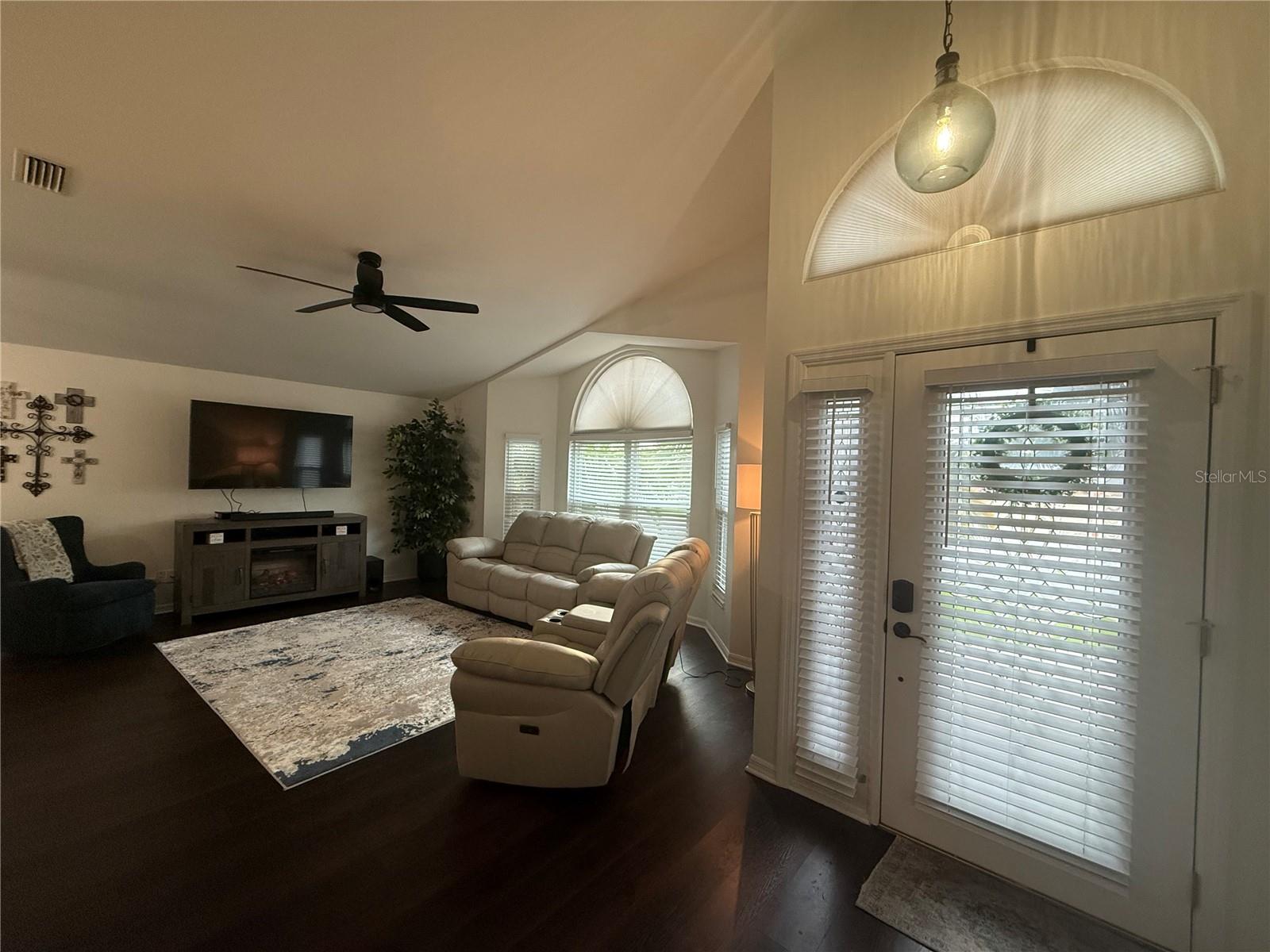 6060 Condor Dr Property Photo 5