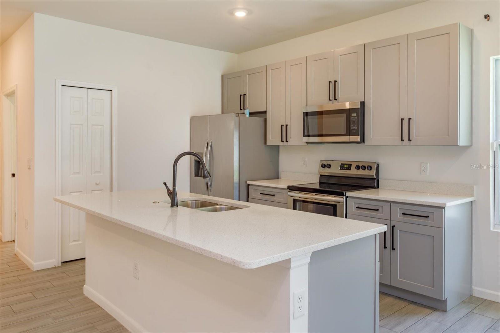 1022 36th Property Photo 3