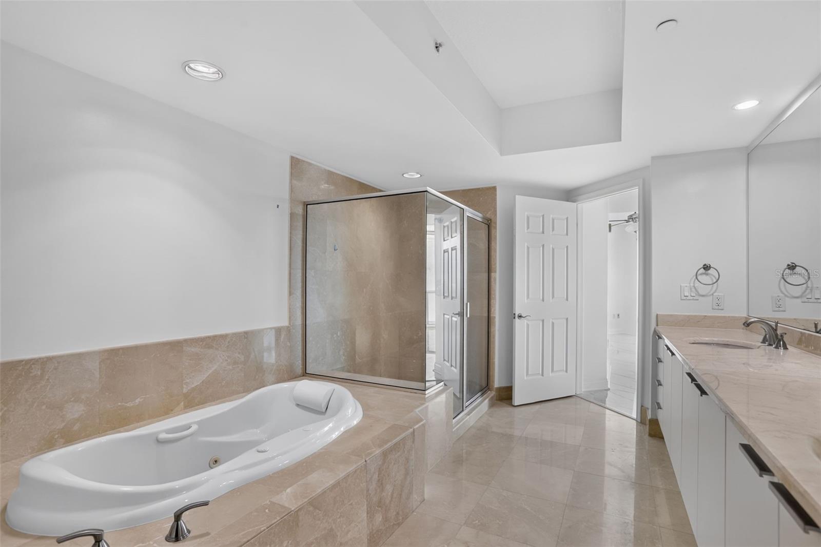 231 Riverside Dr #1108-1 Property Photo 26