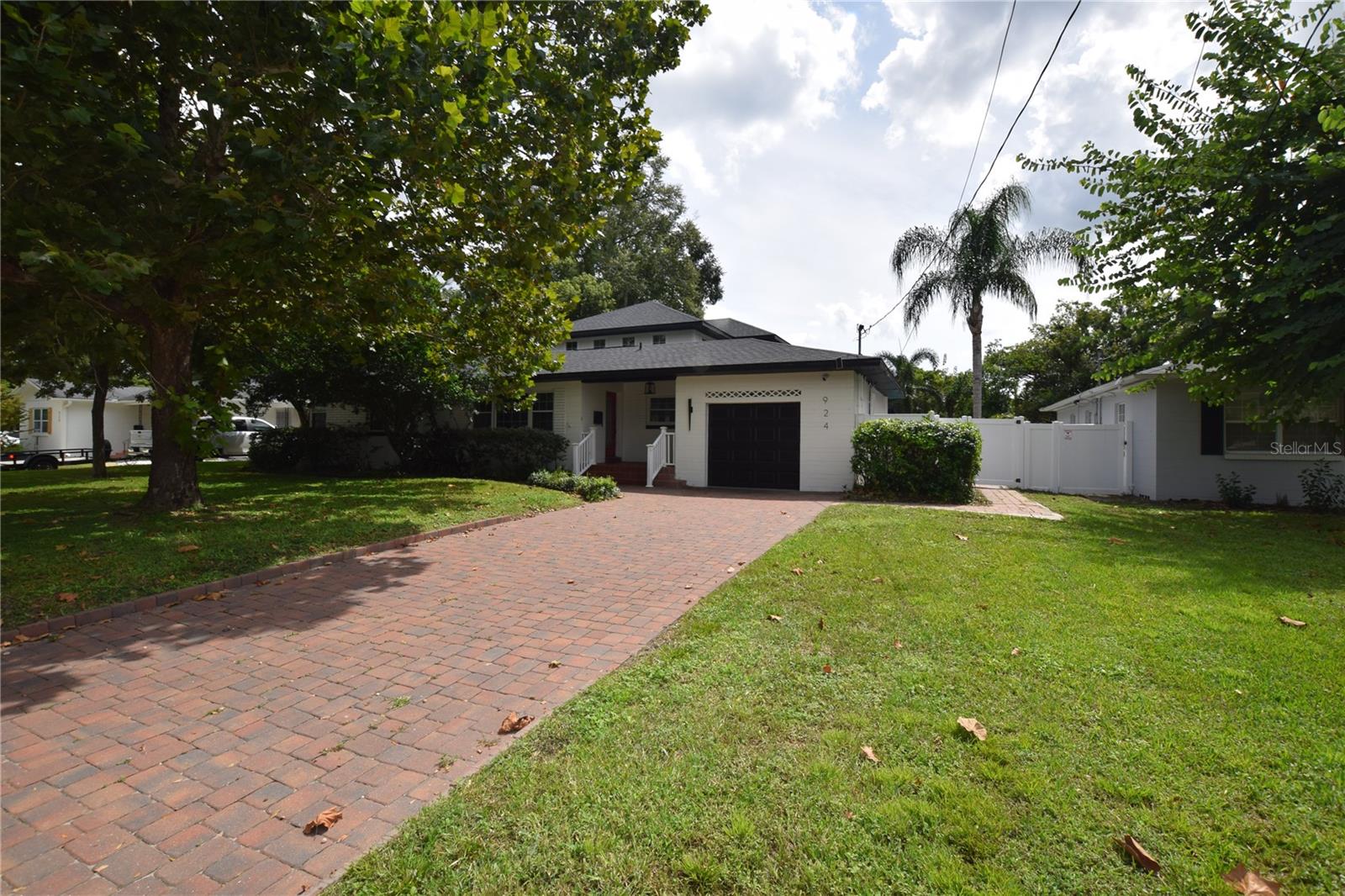 924 BOARDMAN ST Property Photo 1