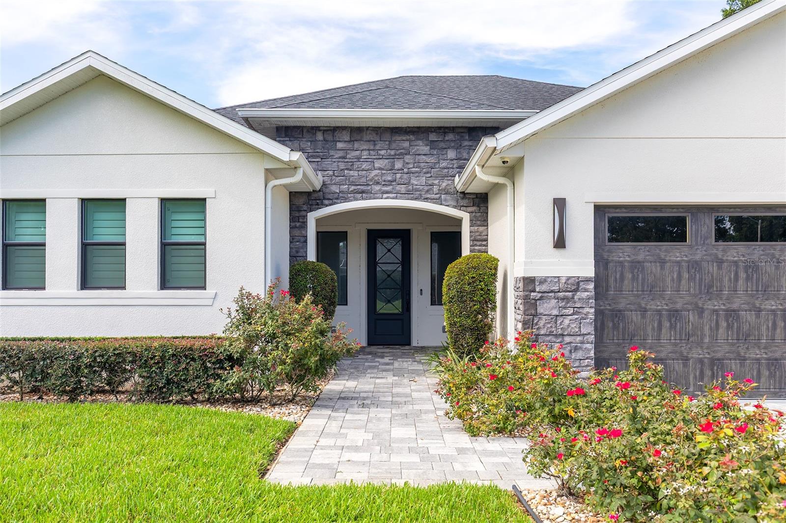 O6428598 Property Photo 2