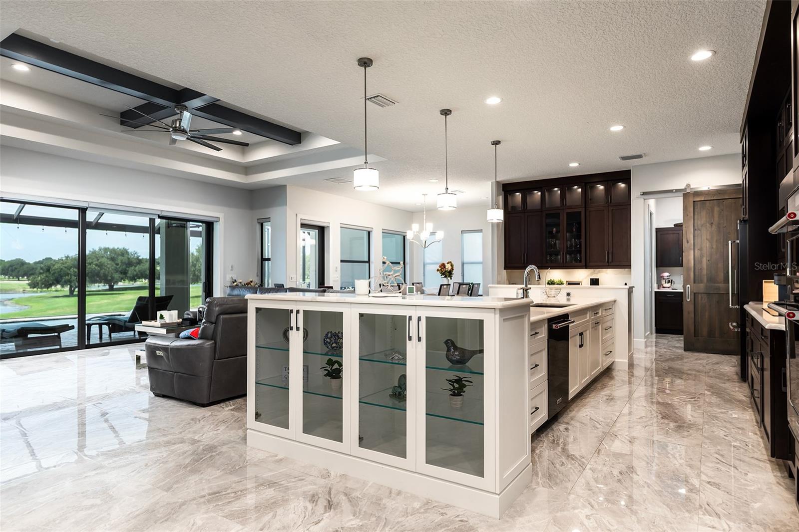 O6428598 Property Photo 4
