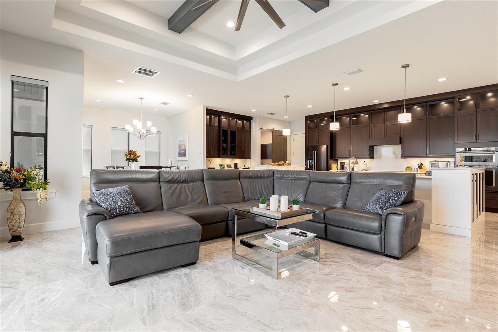 O6428598 Property Photo 10