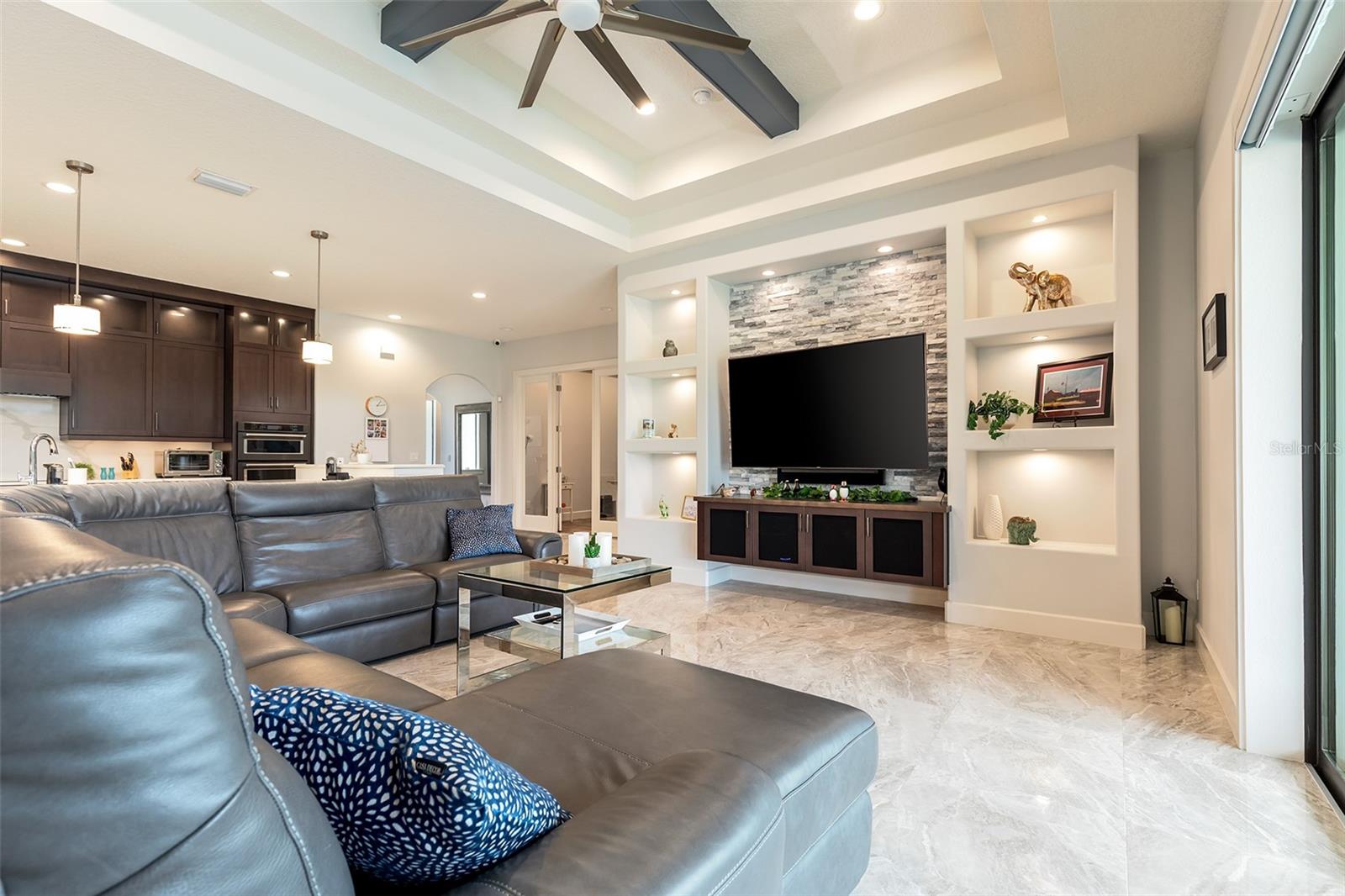 O6428598 Property Photo 11