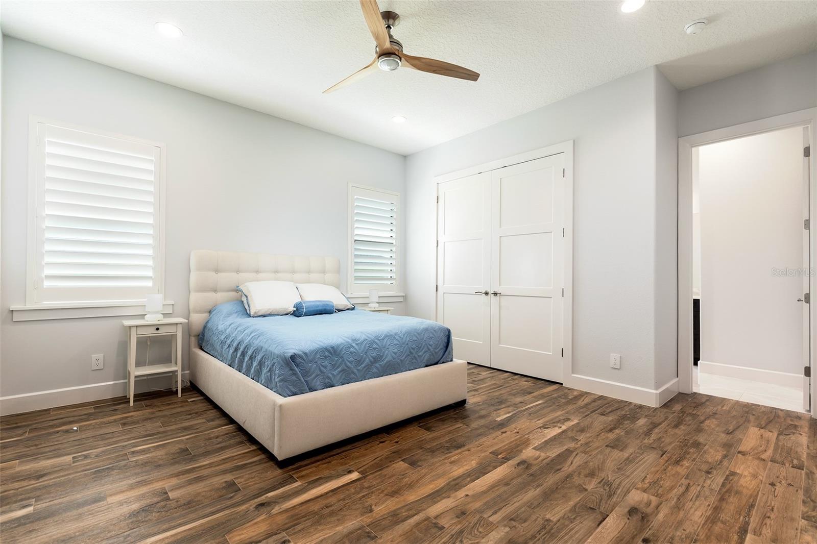 O6428598 Property Photo 17