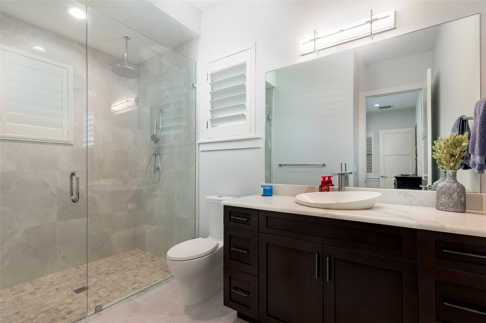 O6428598 Property Photo 20