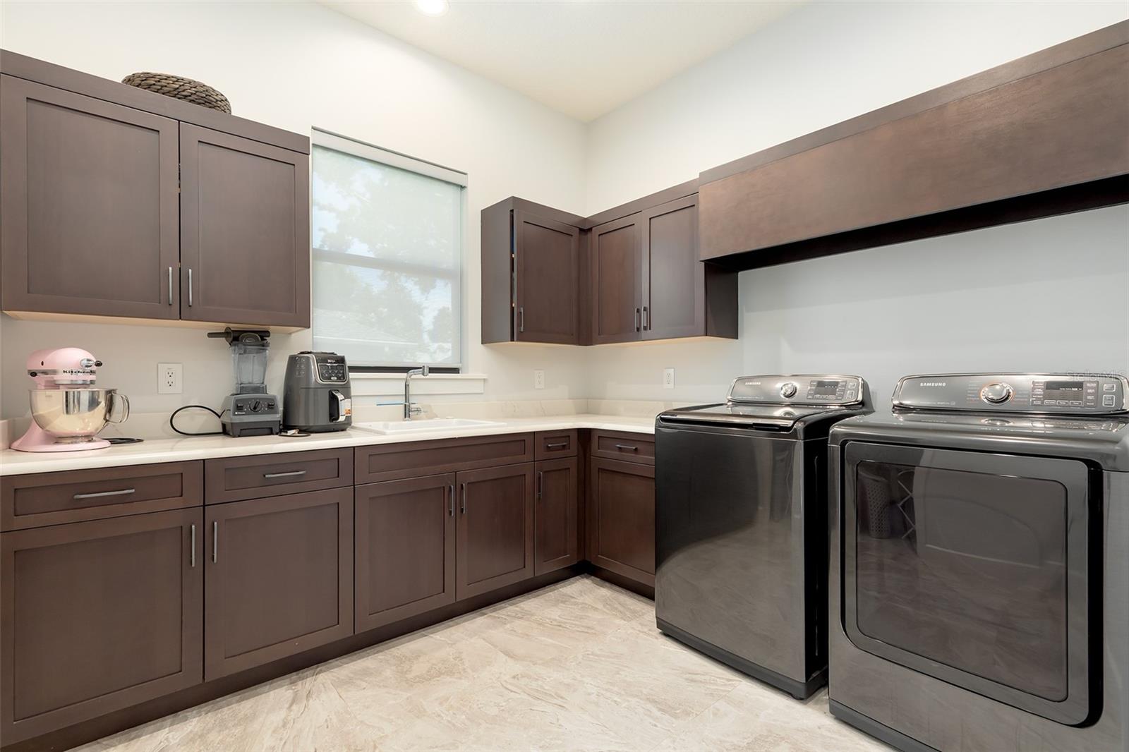 O6428598 Property Photo 23