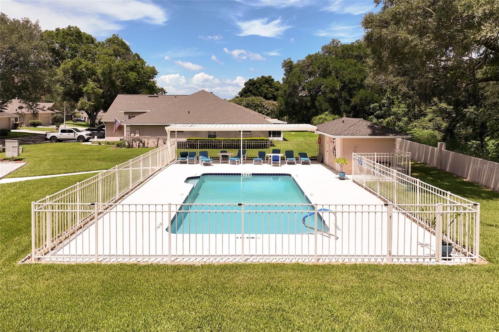 O6428598 Property Photo 27