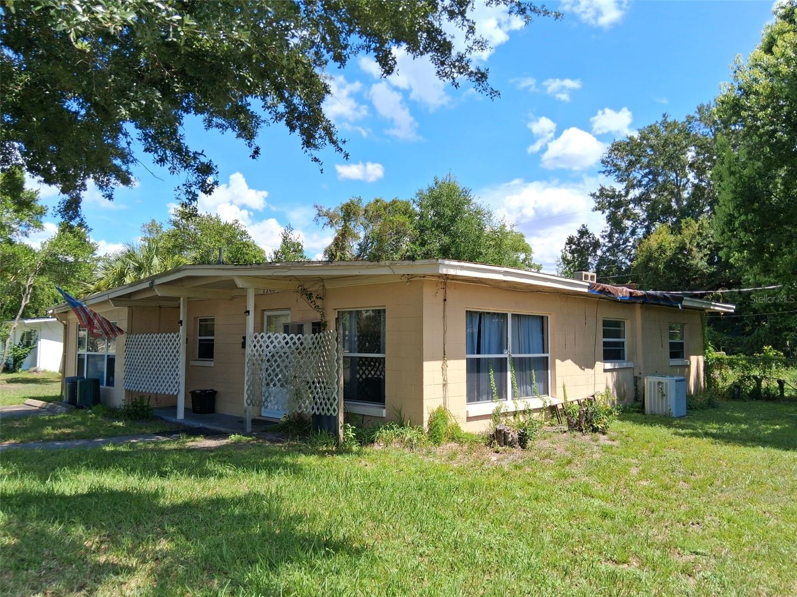 1208 Beatrice Dr Property Photo 3