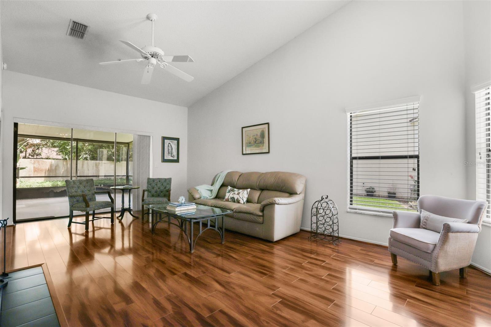 223 Heron St Property Photo 4