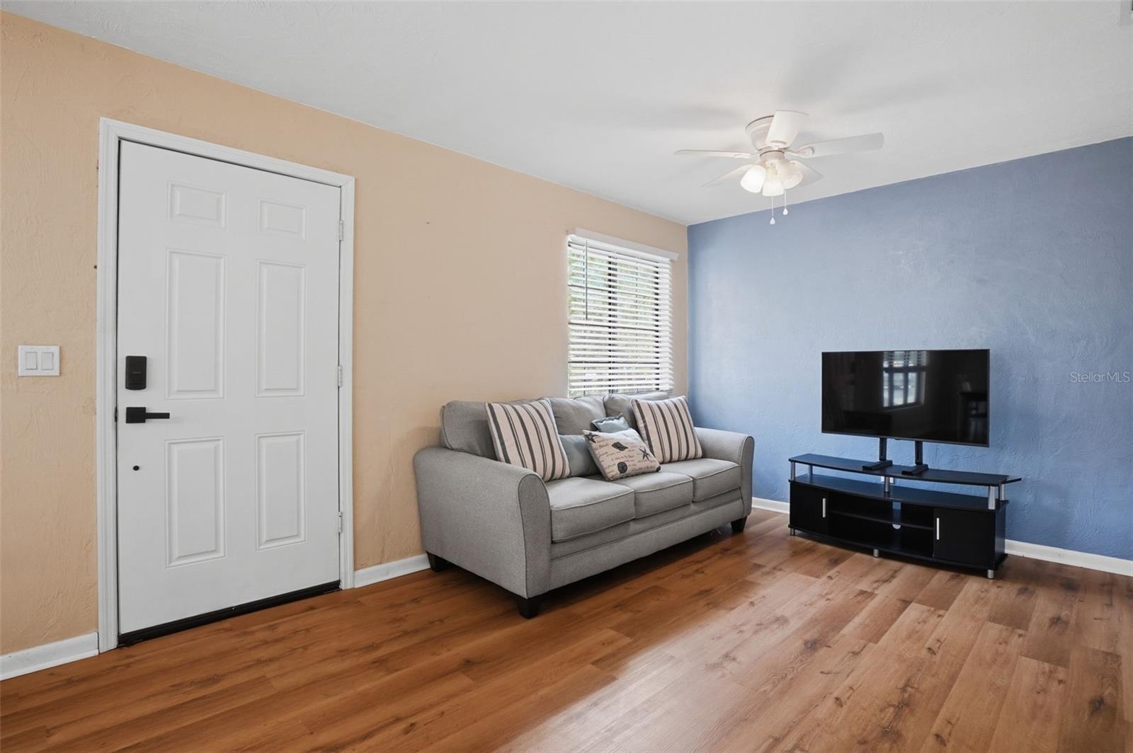 254 Oleander Pl Property Photo 5