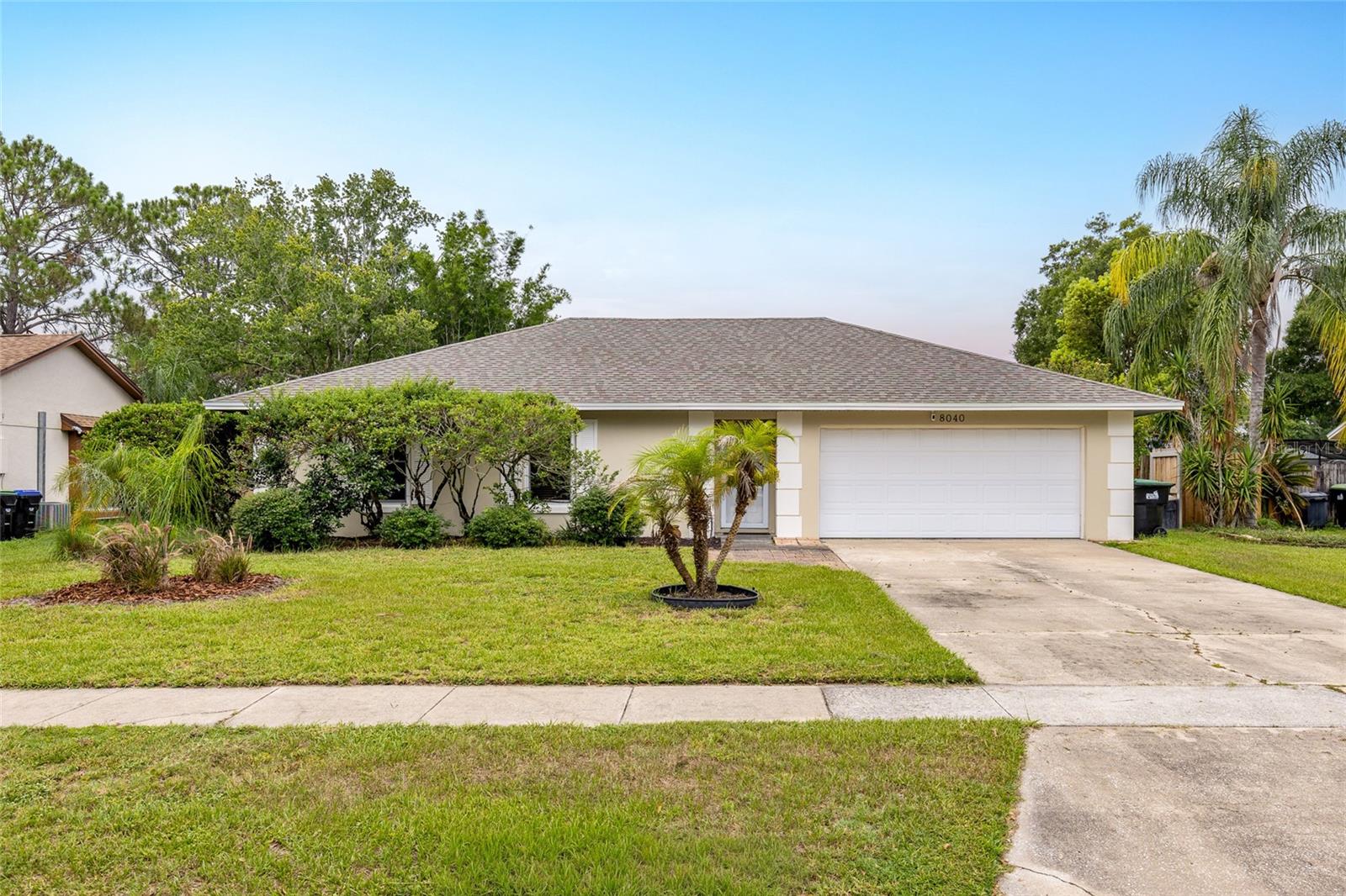 8040 CLOVERGLEN CIR Property Photo 1