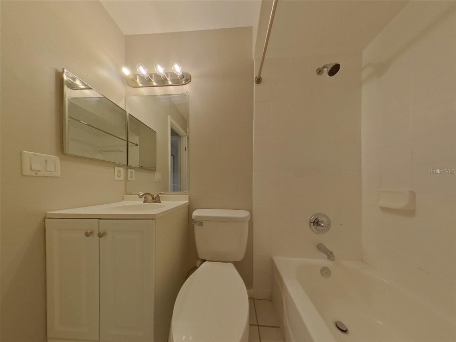 O6428645 Property Photo 2