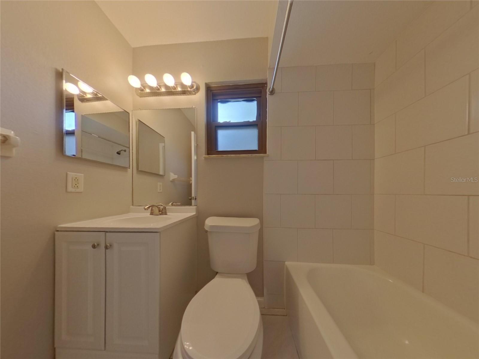 O6428645 Property Photo 6