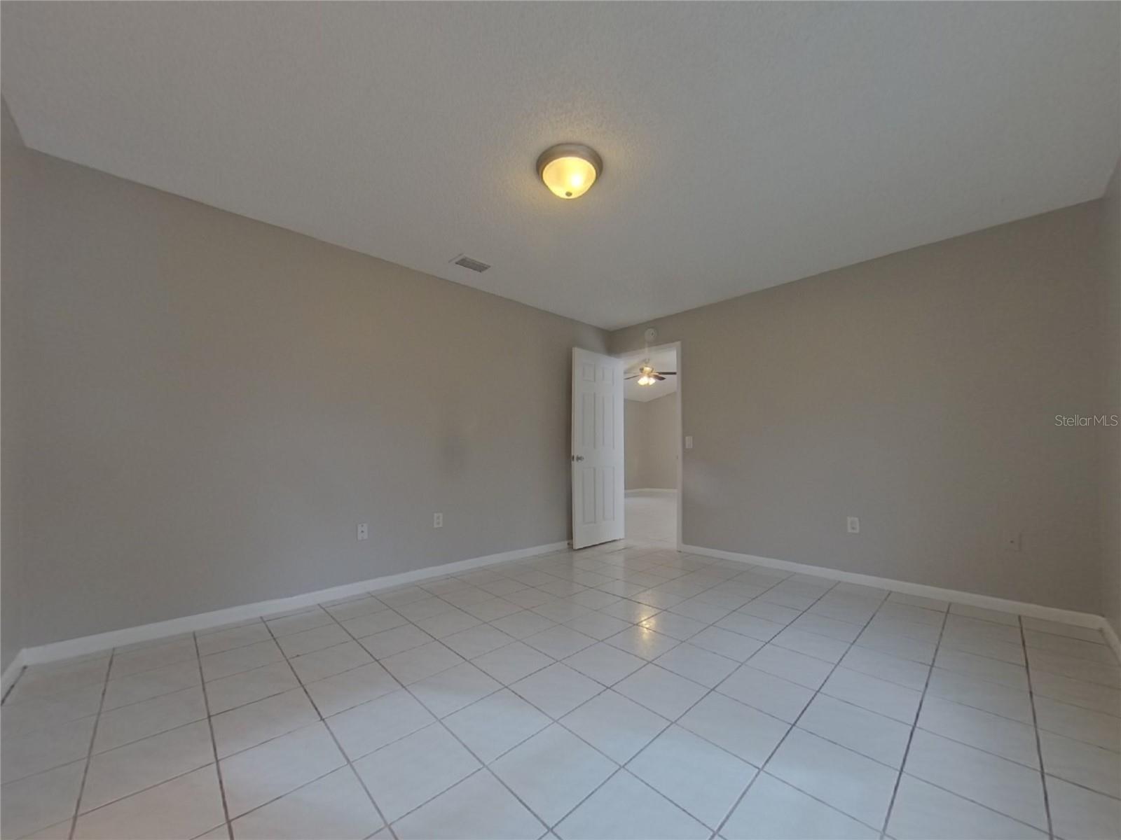 O6428645 Property Photo 16