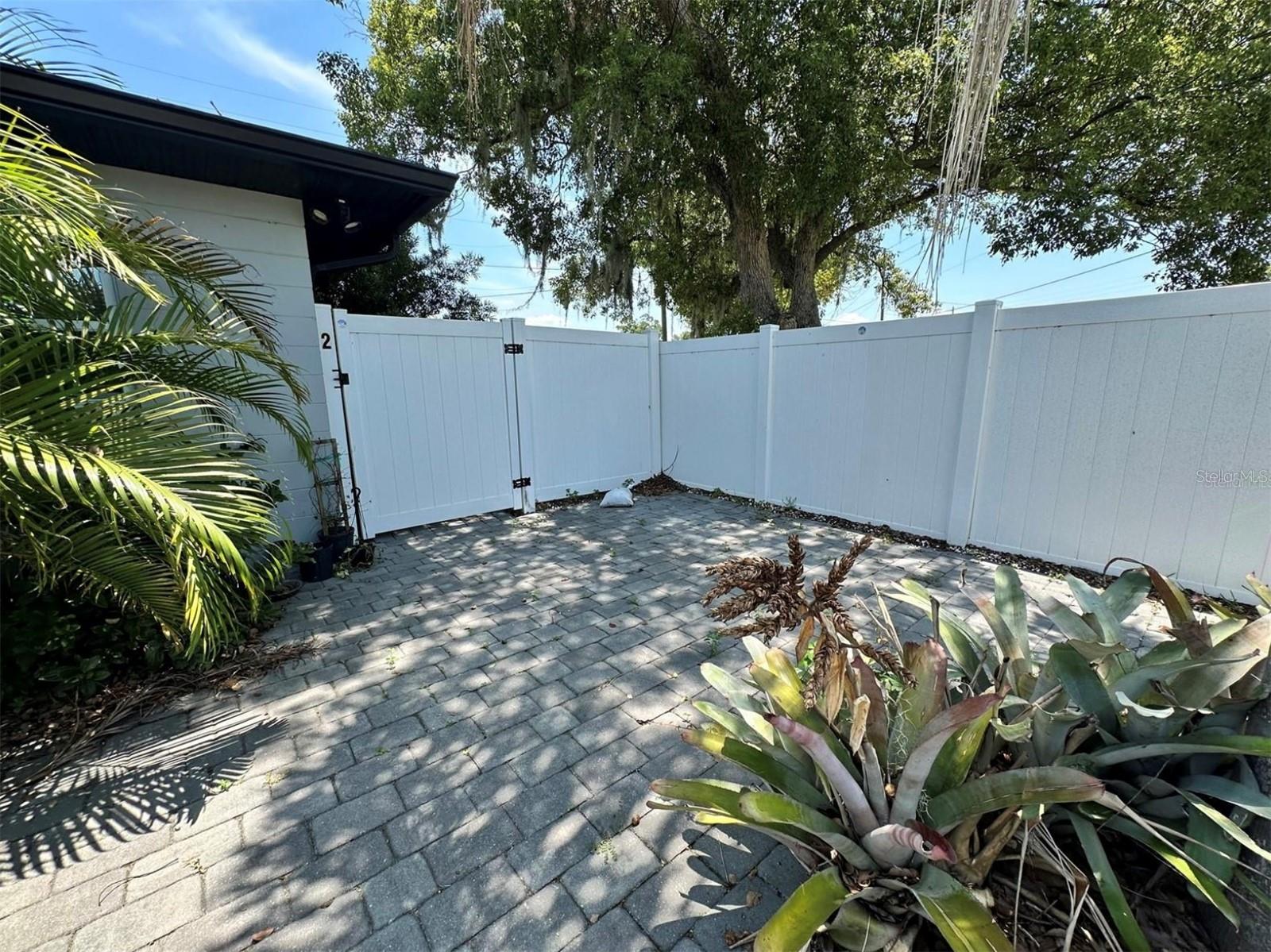 4521 Edgewater Dr #2 Property Photo 3