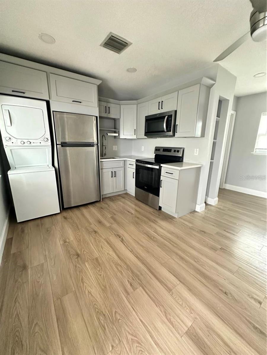 4521 Edgewater Dr #2 Property Photo 7