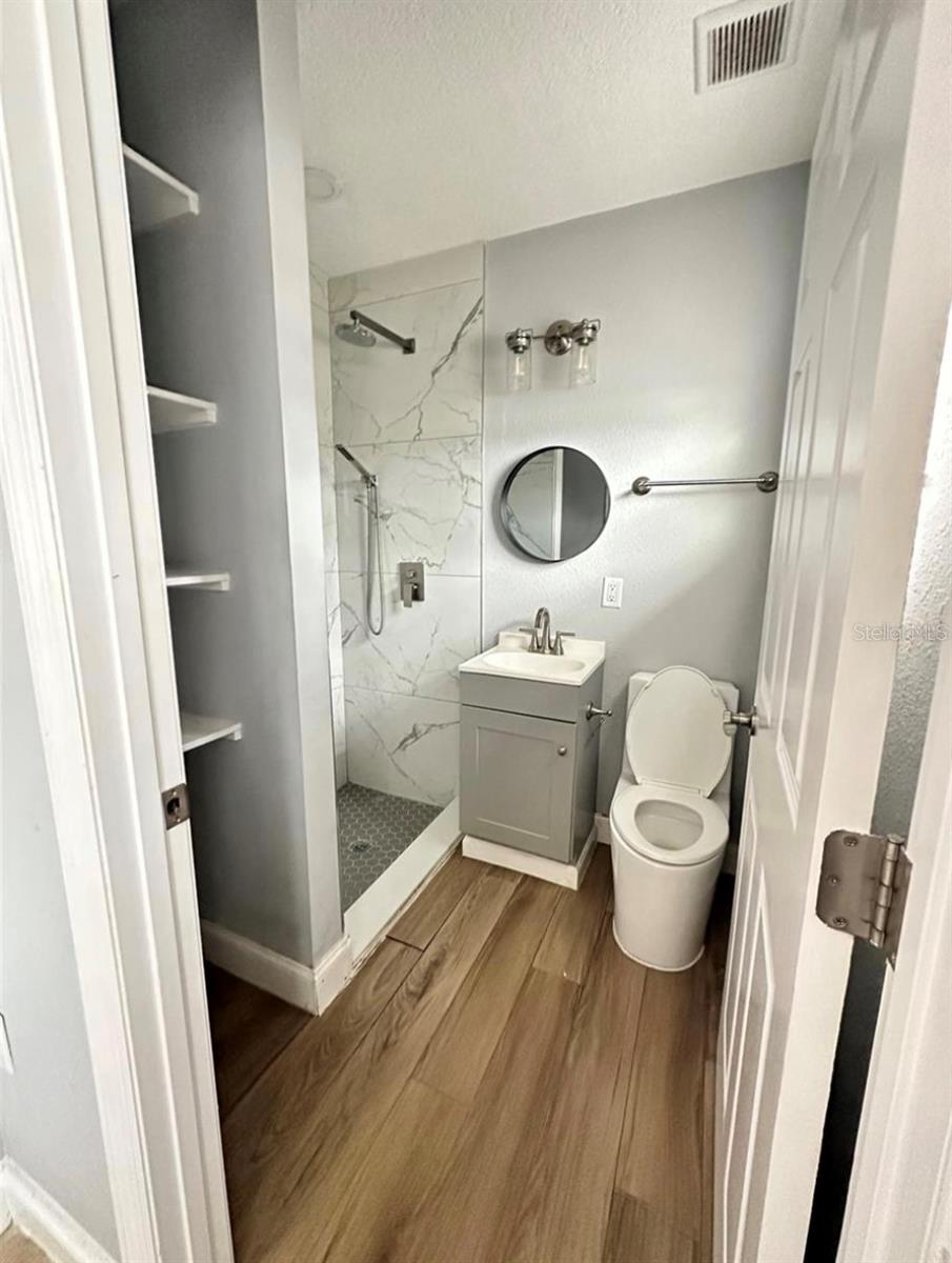 4521 Edgewater Dr #2 Property Photo 11