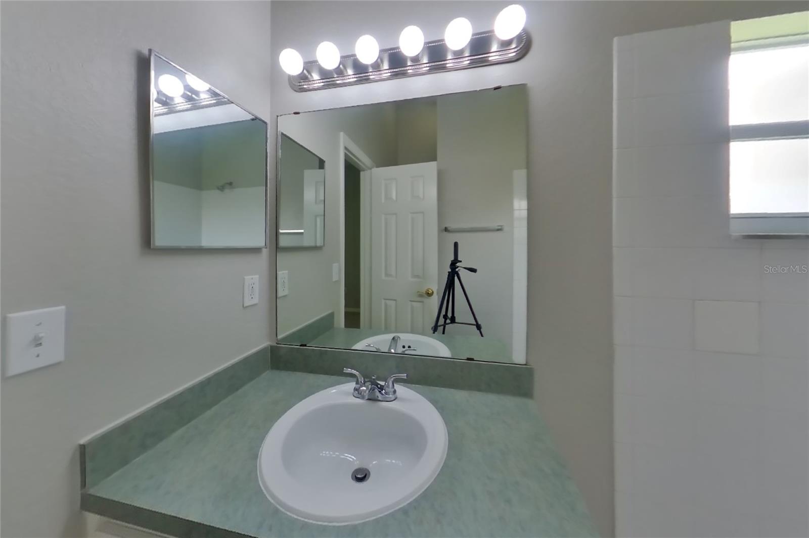O6428650 Property Photo 9