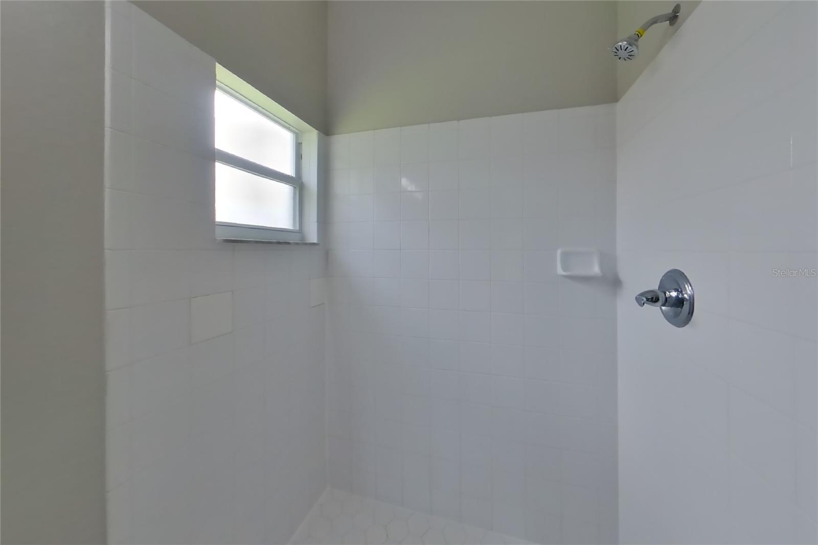 O6428650 Property Photo 10