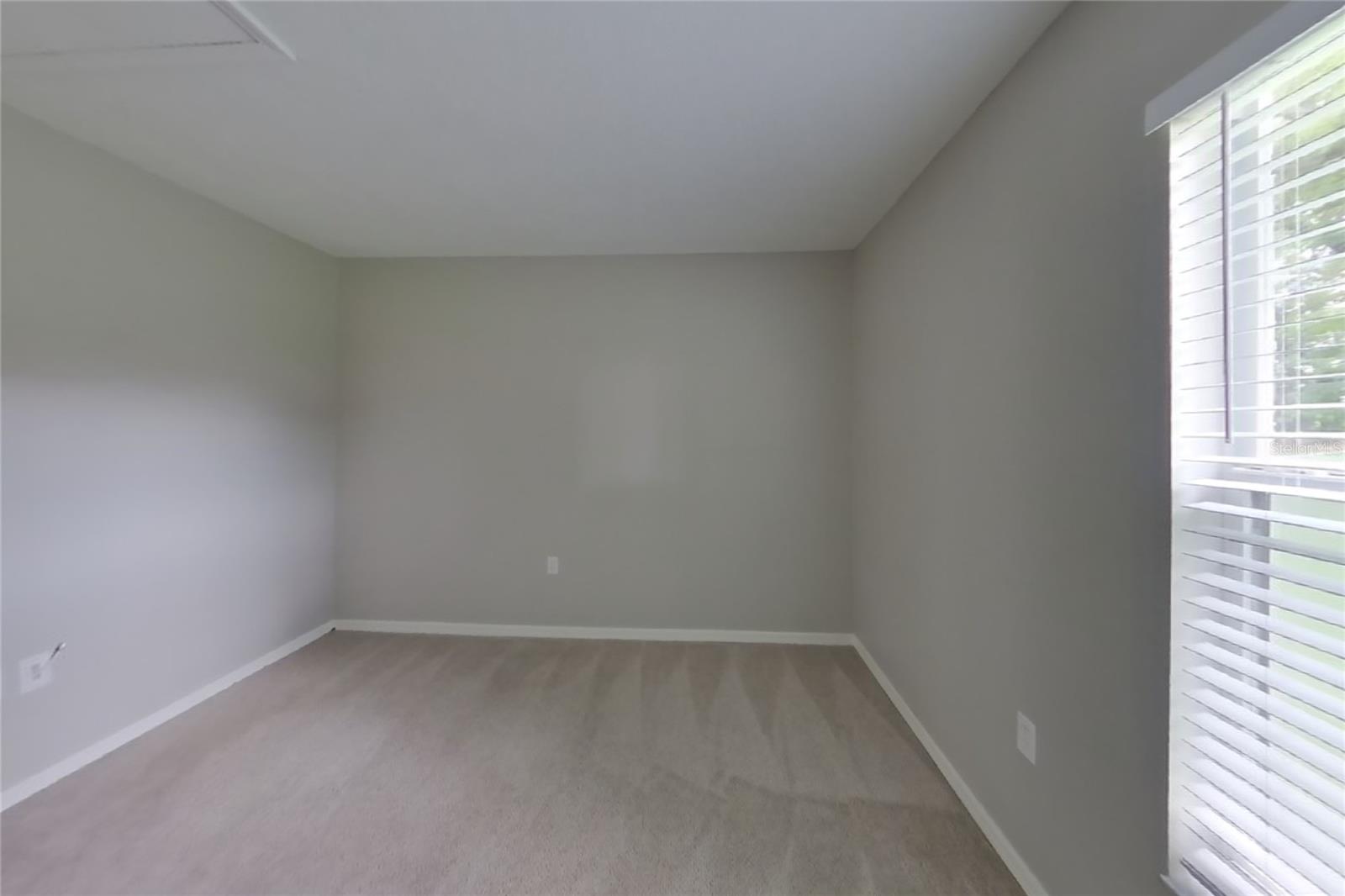 O6428650 Property Photo 12